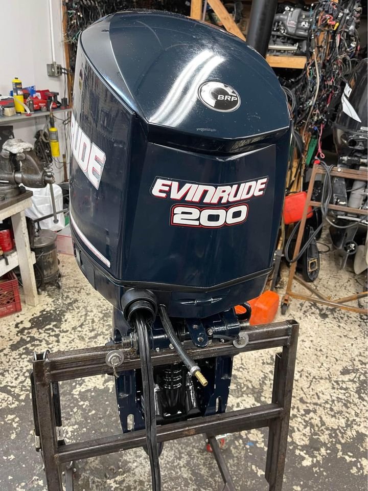 2011 Evinrude Etec 200 PS 2-Takt 20" Welle - Alpha Marine Außenbordmotoren