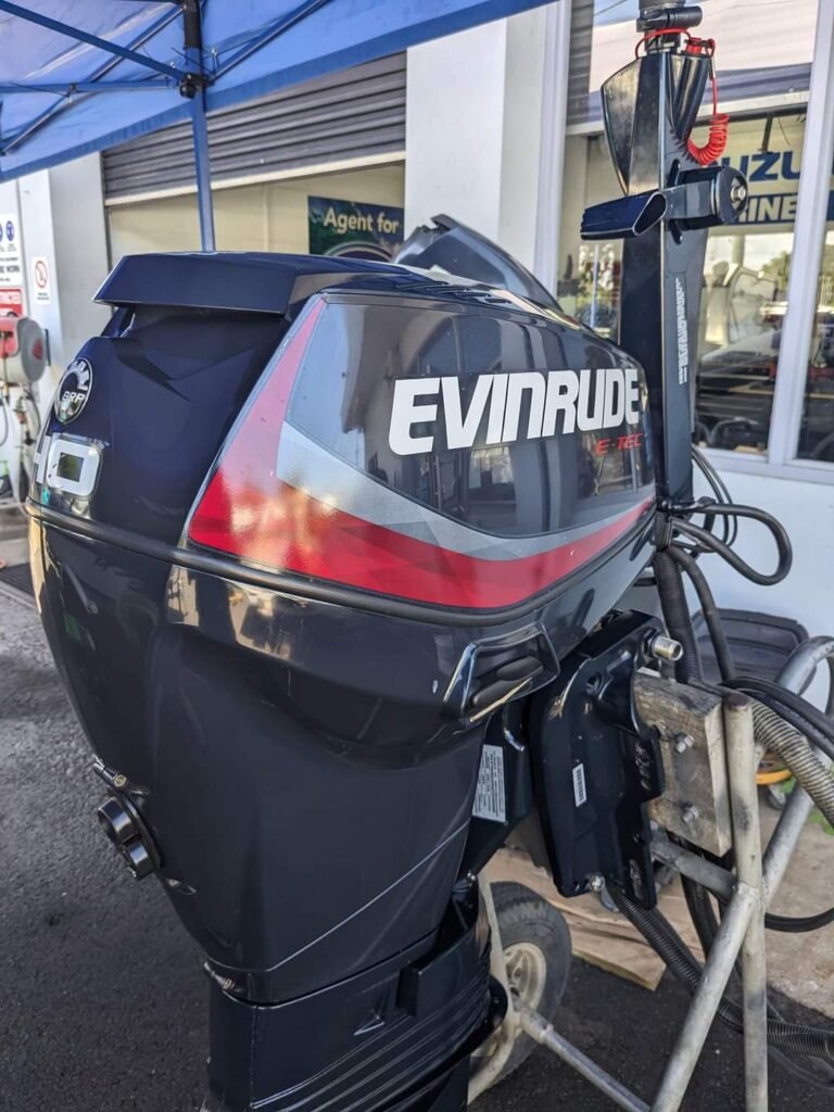 2013 Evinrude 40 PS 4-Takt Außenbordmotor mit Handsteuerung - Alpha Marine Außenbordmotoren