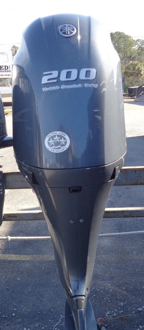 Gebrauchter 2013 Yamaha 200 PS 4-Takt 25" Außenbordmotor F200XB — Gebrauchte Außenbordmotoren Gebrauchter 2013 Yamaha 200 PS 4-Takt 25" Außenbordmotor F200XB — Gebrauchte Außenbordmotoren