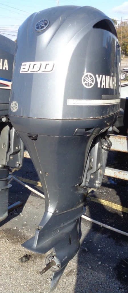 GEBRAUCHTER 2015 F300 300PS 25" YAMAHA F300NCA 4-TAKT AUSSENBORDBOOTSMOTOR — Gebrauchte Außenbordmotoren