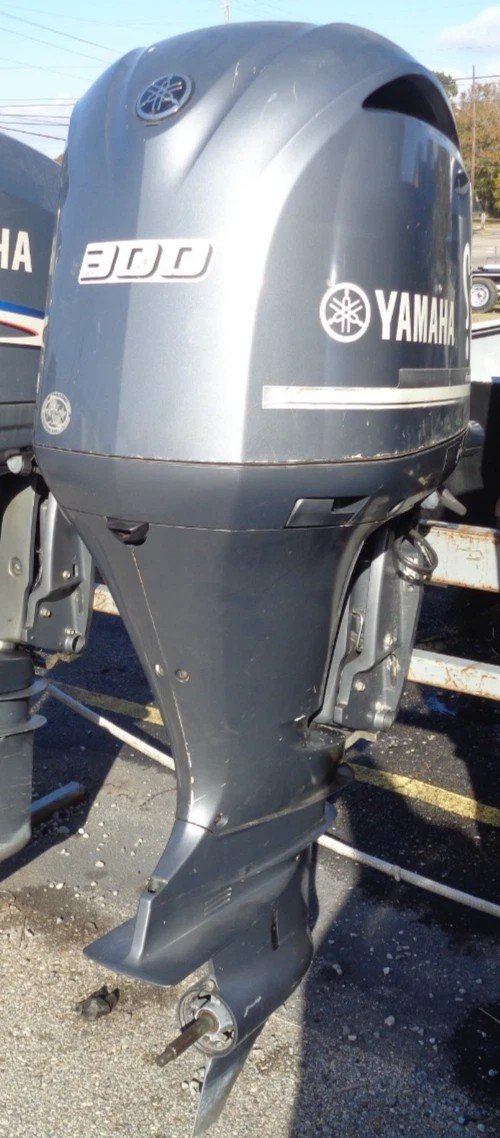GEBRAUCHTER 2015 F300 300PS 25" YAMAHA F300NCA 4-TAKT AUSSENBORDBOOTSMOTOR — Gebrauchte Außenbordmotoren GEBRAUCHTER 2015 F300 300PS 25" YAMAHA F300NCA 4-TAKT AUSSENBORDBOOTSMOTOR — Gebrauchte Außenbordmotoren