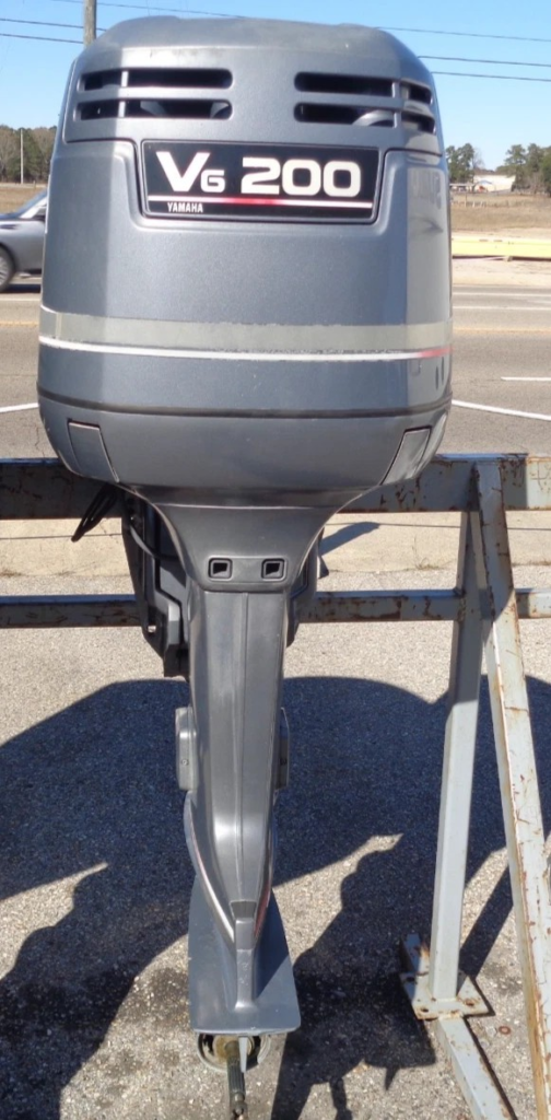 **VERKAUFT** GEBRAUCHTER YAMAHA 200 PS VERGASER 25" AUSSENBORD-MOTOR RECHTS - Gebrauchte Außenbordmotoren