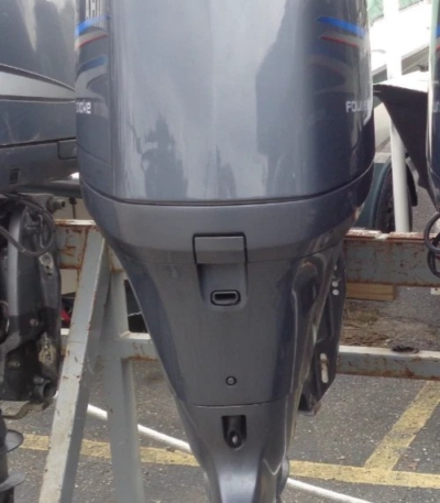 VERWENDET 2011 YAMAHA F150 150 PS 25" VIER 4-TAKT AUSSENBORDBOOTSMOTOR MOTOR LINKS — Gebrauchte Außenbordmotoren