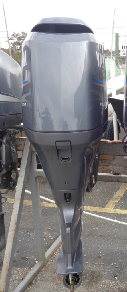 VERWENDET 2011 YAMAHA F150 150 PS 25" VIER 4-TAKT AUSSENBORDBOOTSMOTOR MOTOR LINKS — Gebrauchte Außenbordmotoren