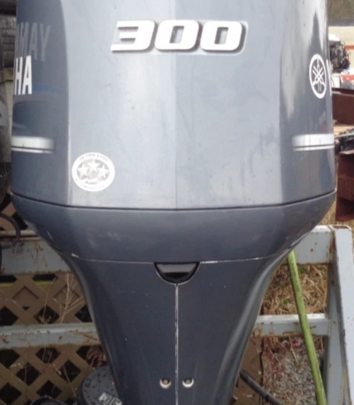 VERWENDET 2019 YAMAHA 300 PS 25" 4-TAKT AUSSENBORDMOTOR BOOTSMOTOR F300 300 PS MOTOR — Gebrauchte Außenbordmotoren